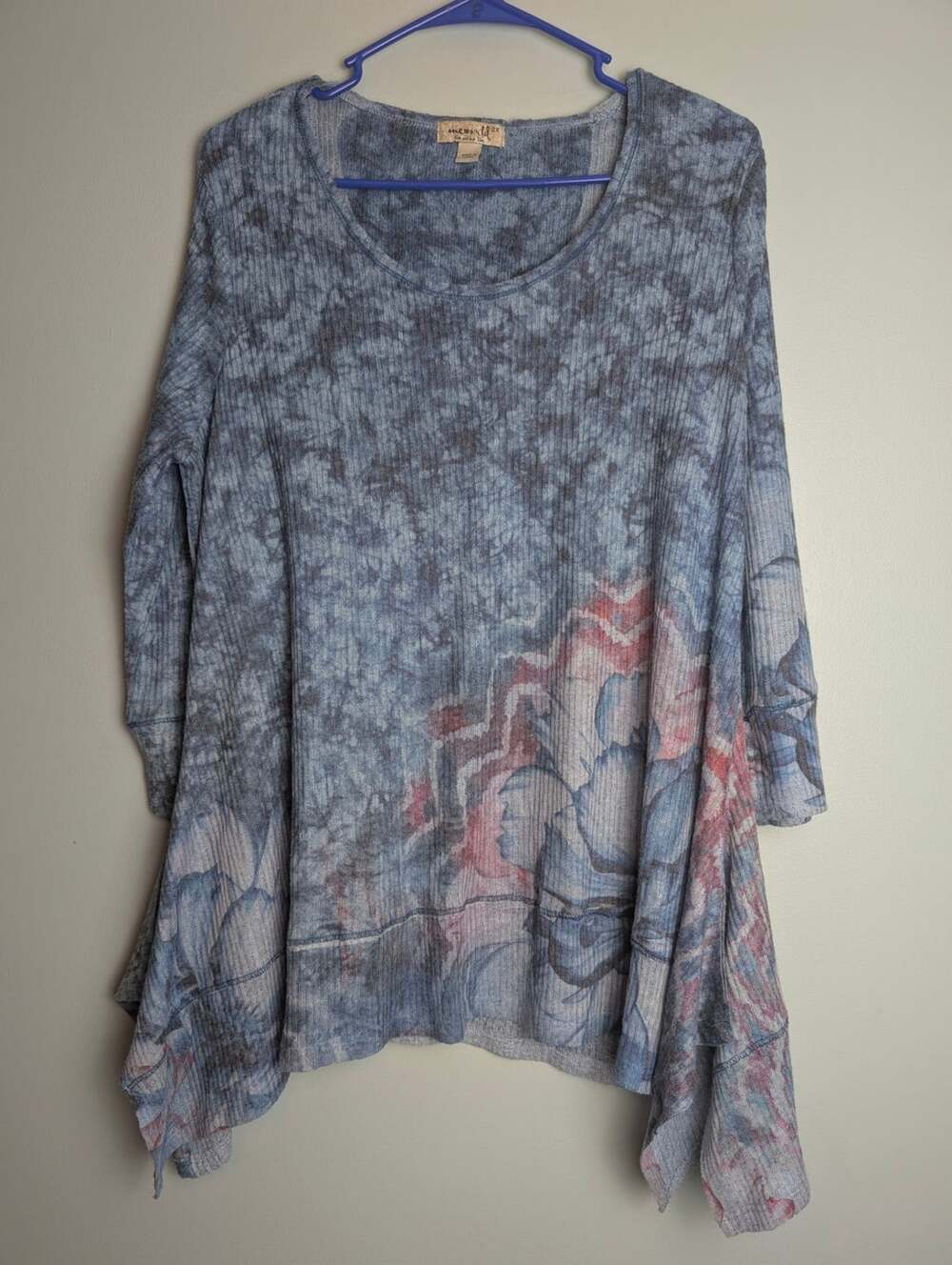 One World Ribbed Knit 3/4 Sleeve Floral Sharkbite Tunic Top Blue 2X
